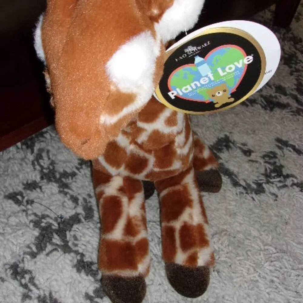 FAO Schwarz Planet Love Recycled Bottle Giraffe Toy Plush New